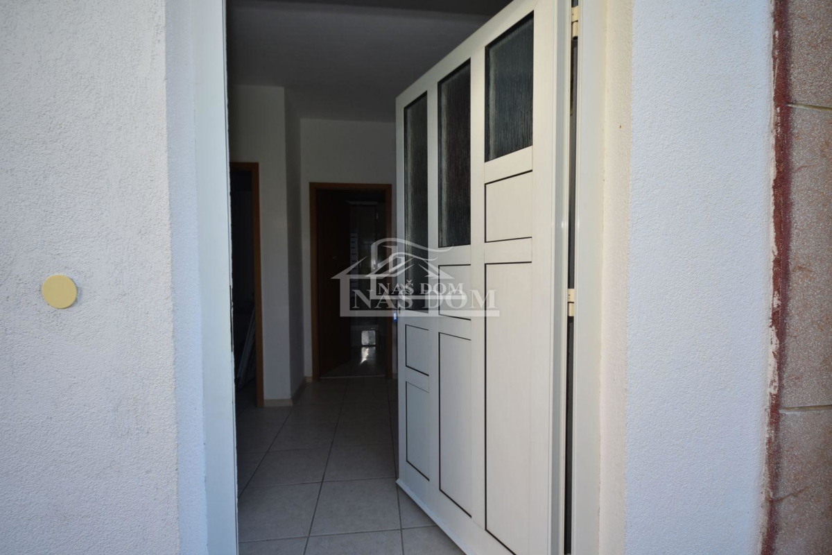Tribunj - Hiša s 5 apartmaji 400m od plaže