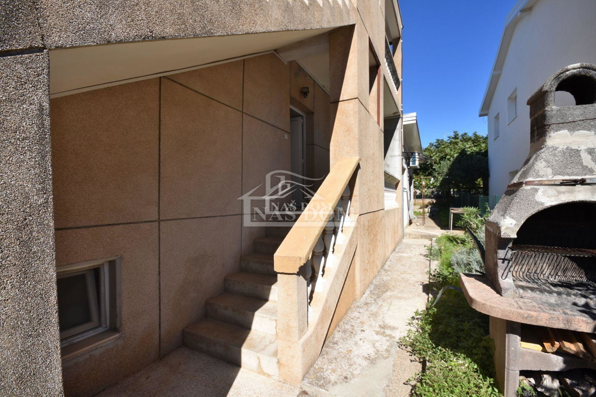 Tribunj - Hiša s 5 apartmaji 400m od plaže
