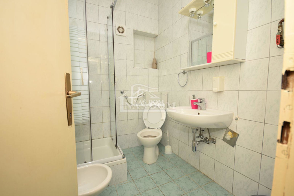 Tribunj - Hiša s 5 apartmaji 400m od plaže