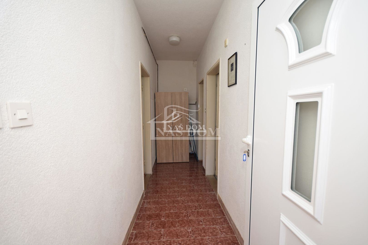 Tribunj - Hiša s 5 apartmaji 400m od plaže