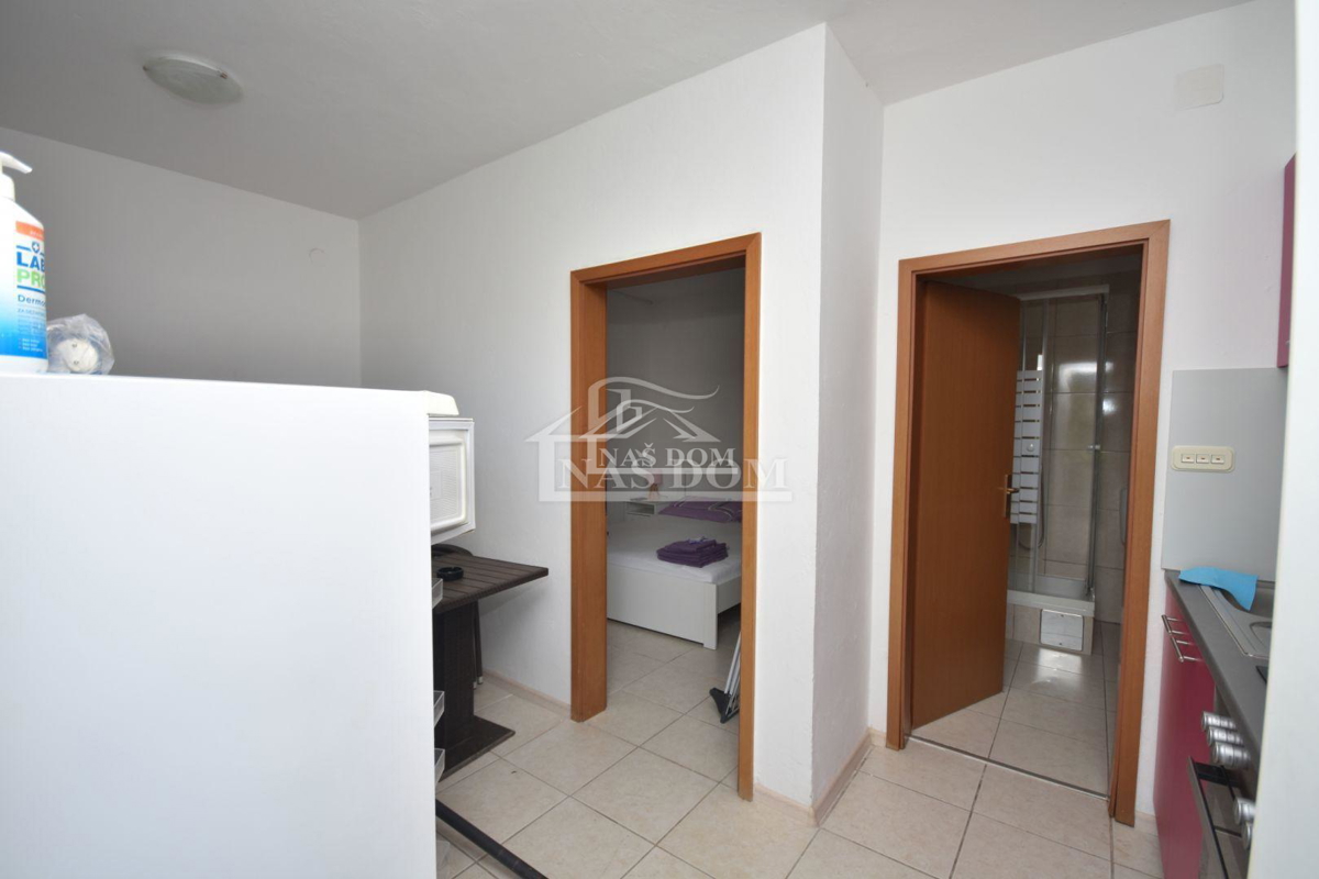 Tribunj - Hiša s 5 apartmaji 400m od plaže