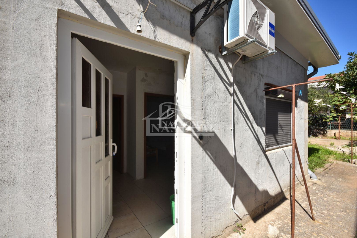 Tribunj - Hiša s 5 apartmaji 400m od plaže