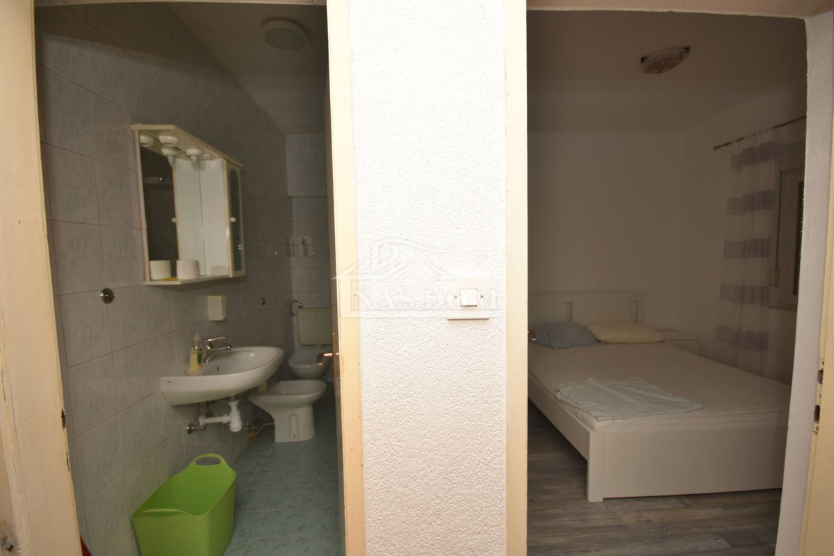 Tribunj - Hiša s 5 apartmaji 400m od plaže