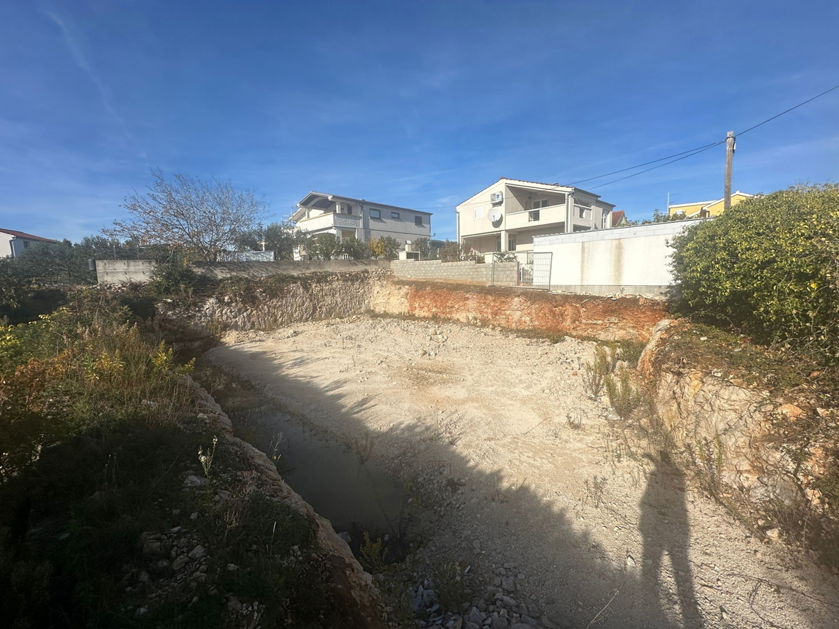 Vodice - građevisnko zemljišče 600m od plaže