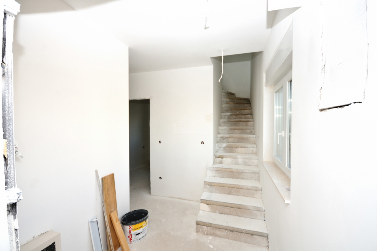 Vodice - NOVOGRADNJA - S3 dvoetažni stan s pogledom na morje