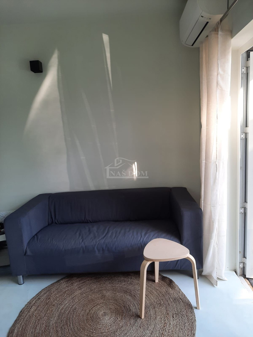 Vodice - 3 hiše z apartmaji in bazenom v Vodicah, blizu centra in plaže