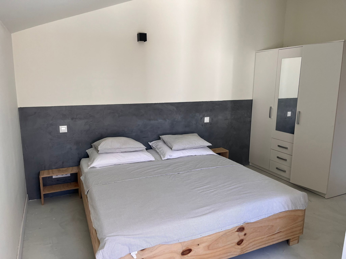 Vodice - apartmajska hiša s bazenom, 400 m od centra