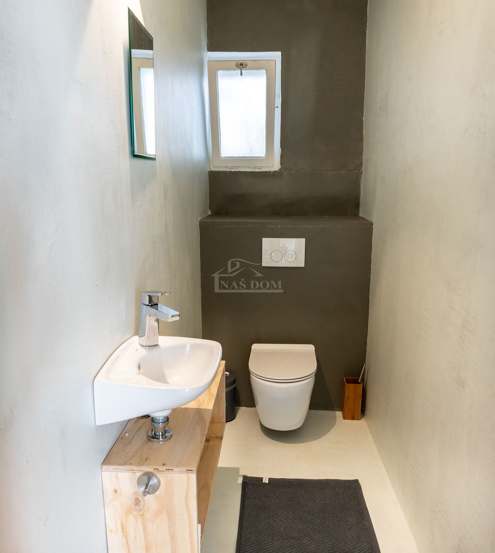 Vodice - 3 hiše z apartmaji in bazenom v Vodicah, blizu centra in plaže