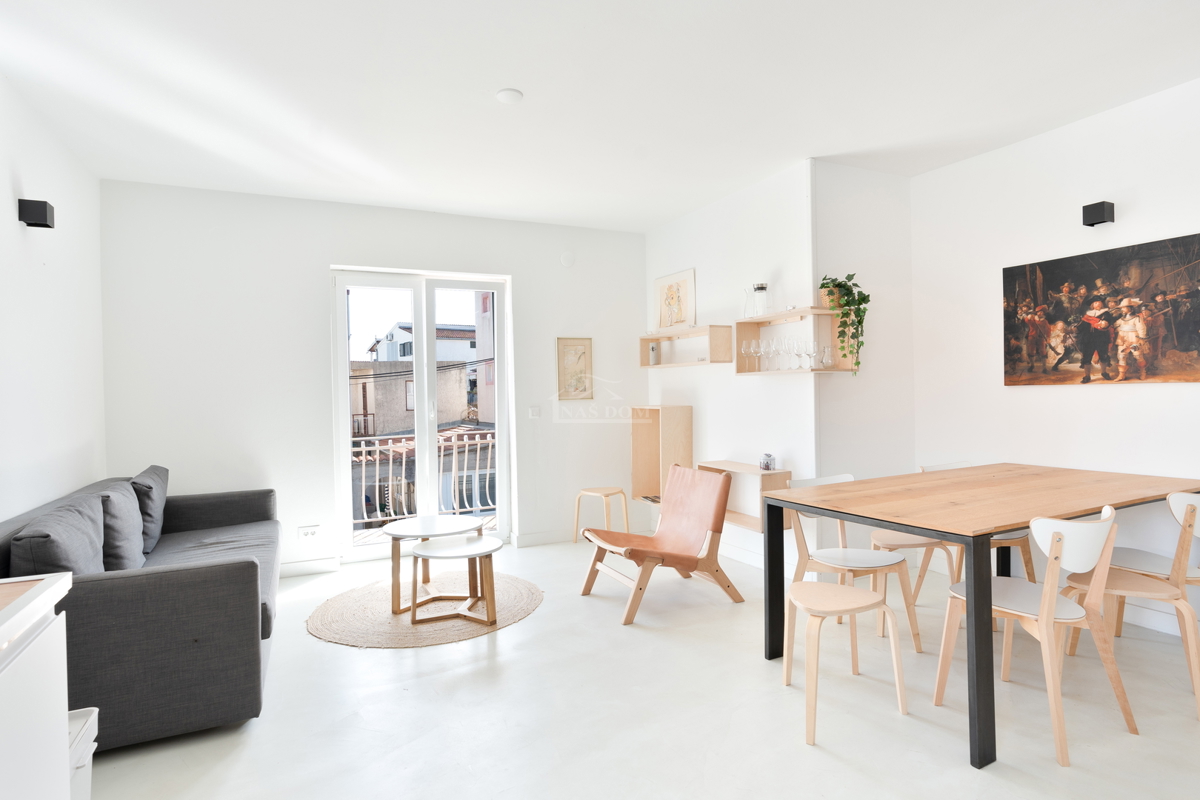 Vodice - 3 hiše z apartmaji in bazenom v Vodicah, blizu centra in plaže