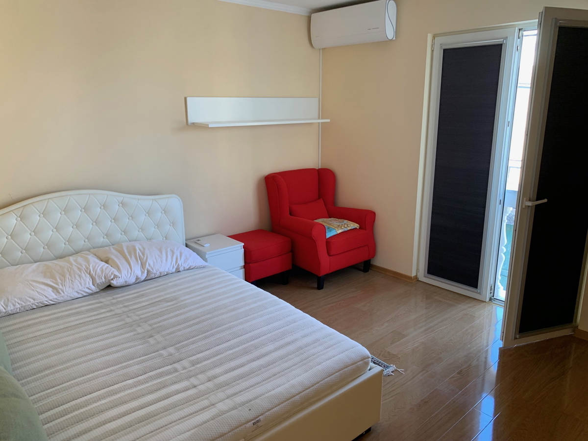 Vodice - Center Hiša s strešno teraso, pogled na morje