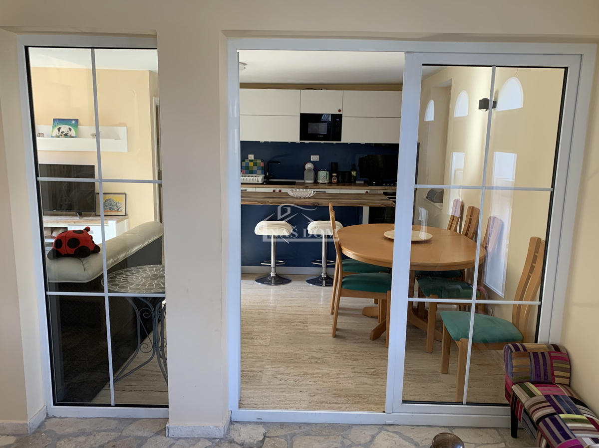 Vodice - Center Hiša s strešno teraso, pogled na morje