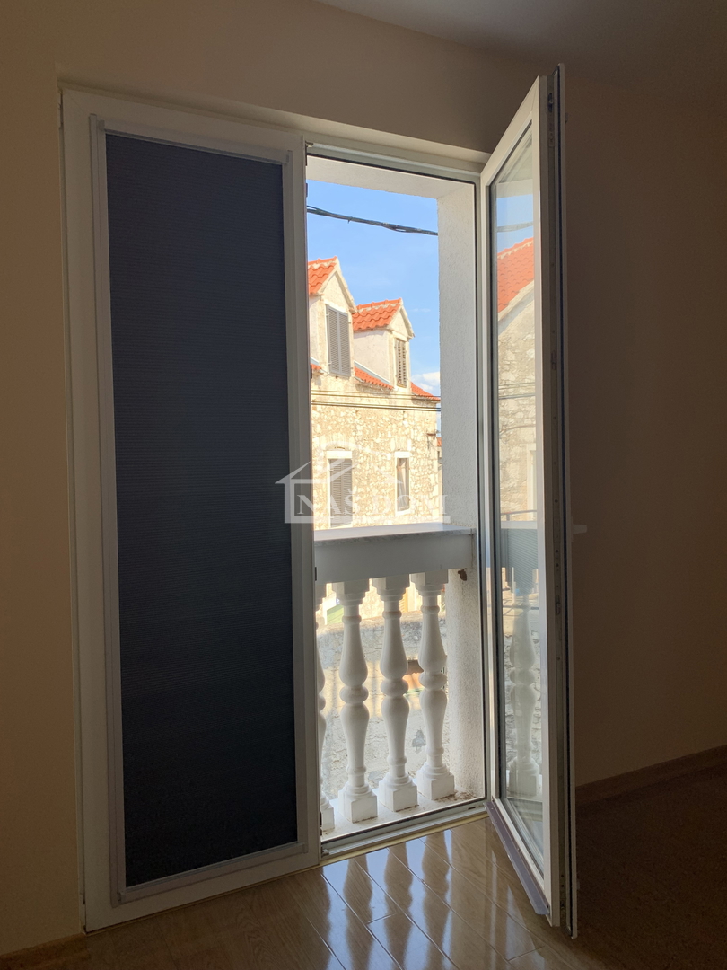 Vodice - Center Hiša s strešno teraso, pogled na morje