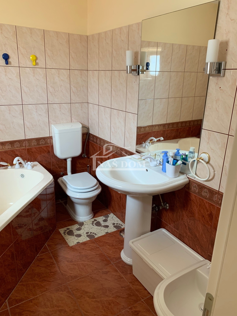 Vodice - Center Hiša s strešno teraso, pogled na morje