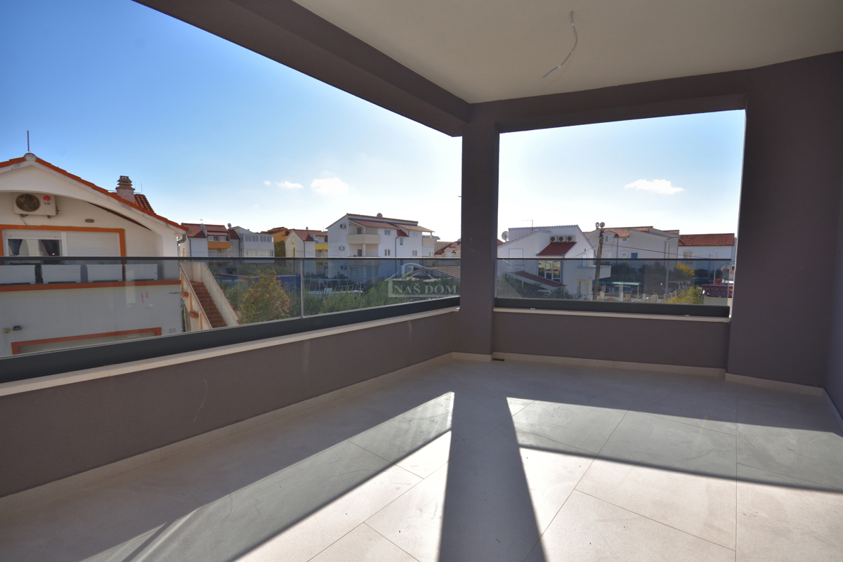 Vodice - **NOVOGRADNJA** S2 stanovanje, 1. nadstropje, 450 m od plaže