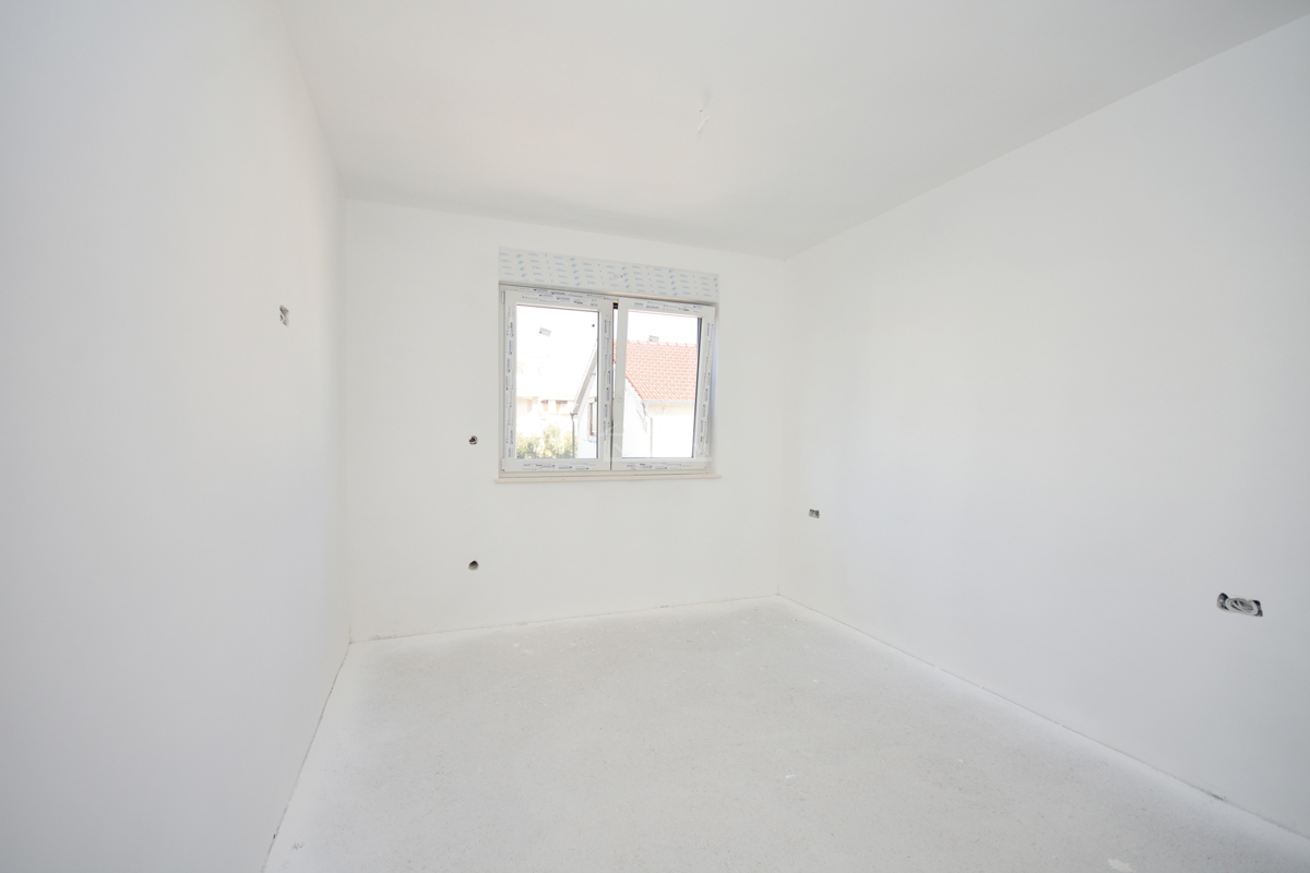 Vodice - **NOVOGRADNJA** S2 stanovanje, 1. nadstropje, 450 m od plaže