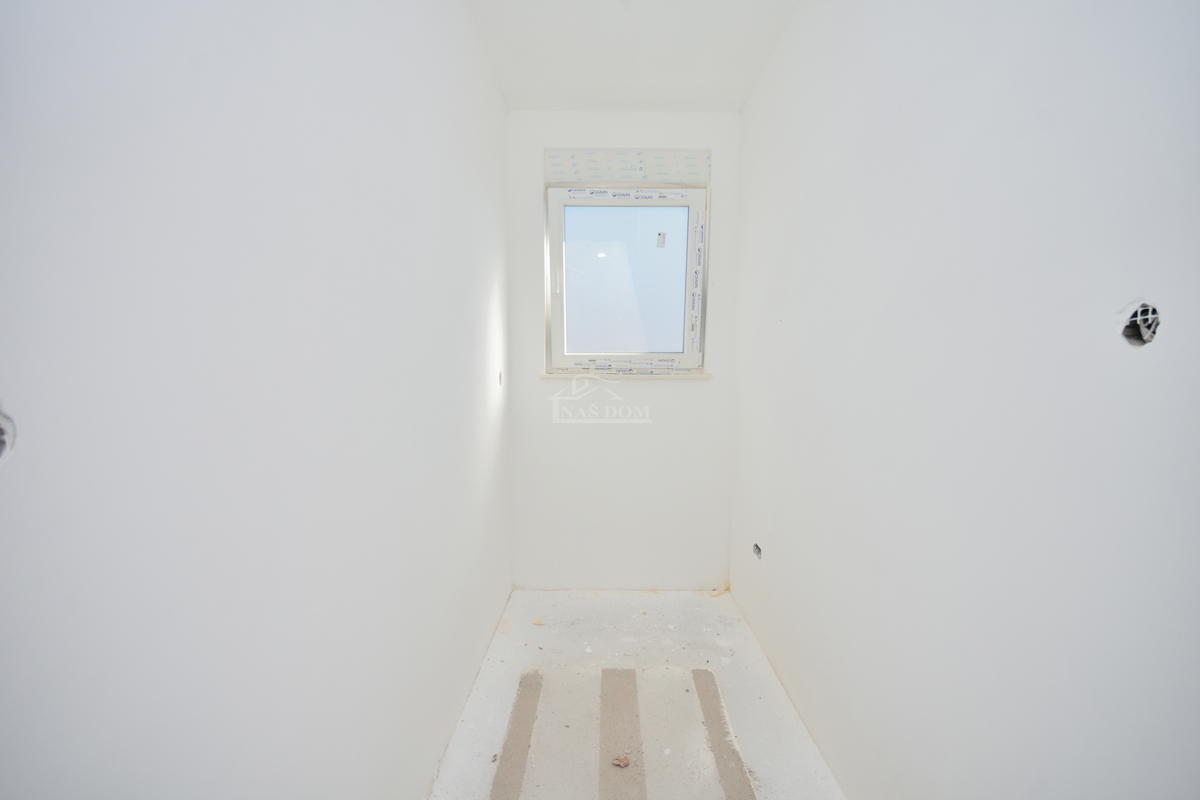 Vodice - **NOVOGRADNJA** S2 stanovanje, 1. nadstropje, 450 m od plaže