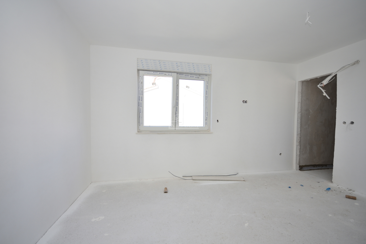 Vodice - **NOVOGRADNJA** S2 stanovanje, 1. nadstropje, 450 m od plaže