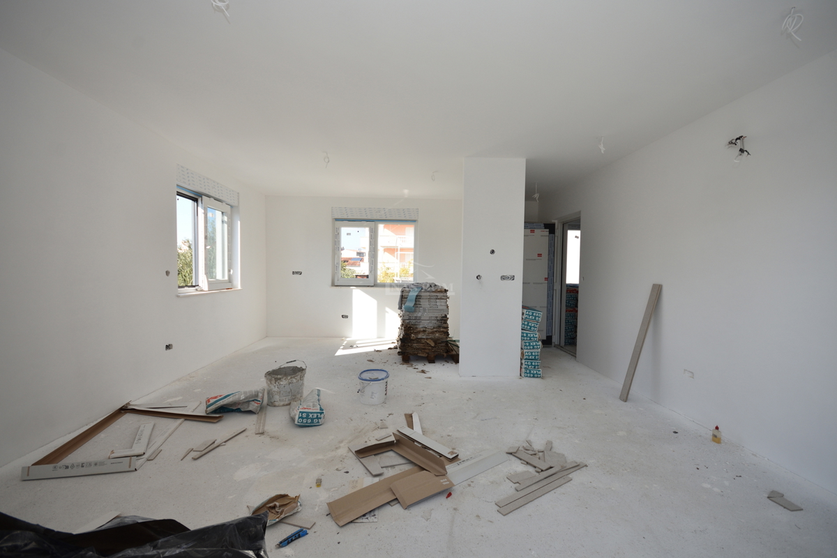 Vodice - **NOVOGRADNJA** S2 stanovanje, 1. nadstropje, 450 m od plaže