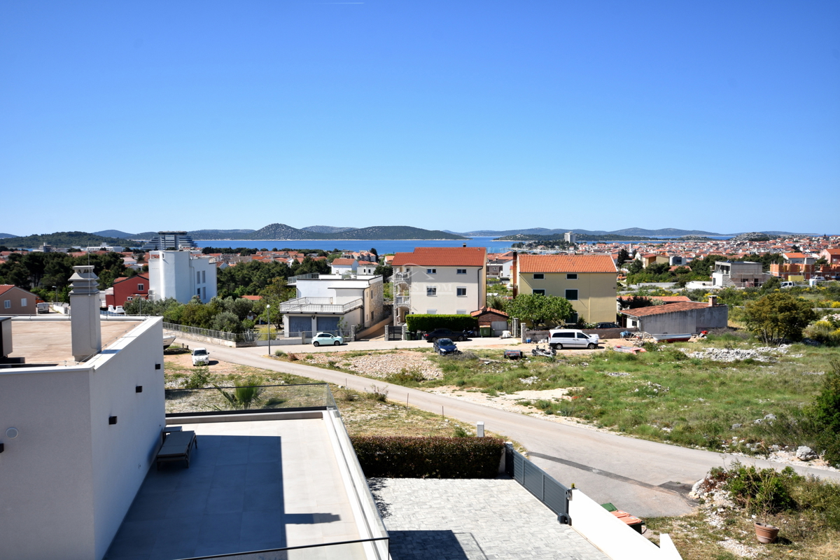 Dvosobno stanovanje v prvem nadstropju z razgledom na morje