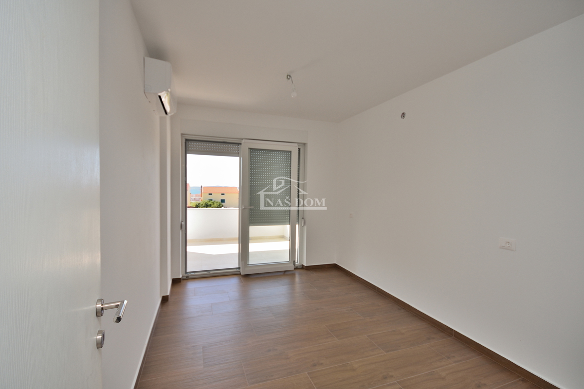 Dvosobno stanovanje v prvem nadstropju z razgledom na morje