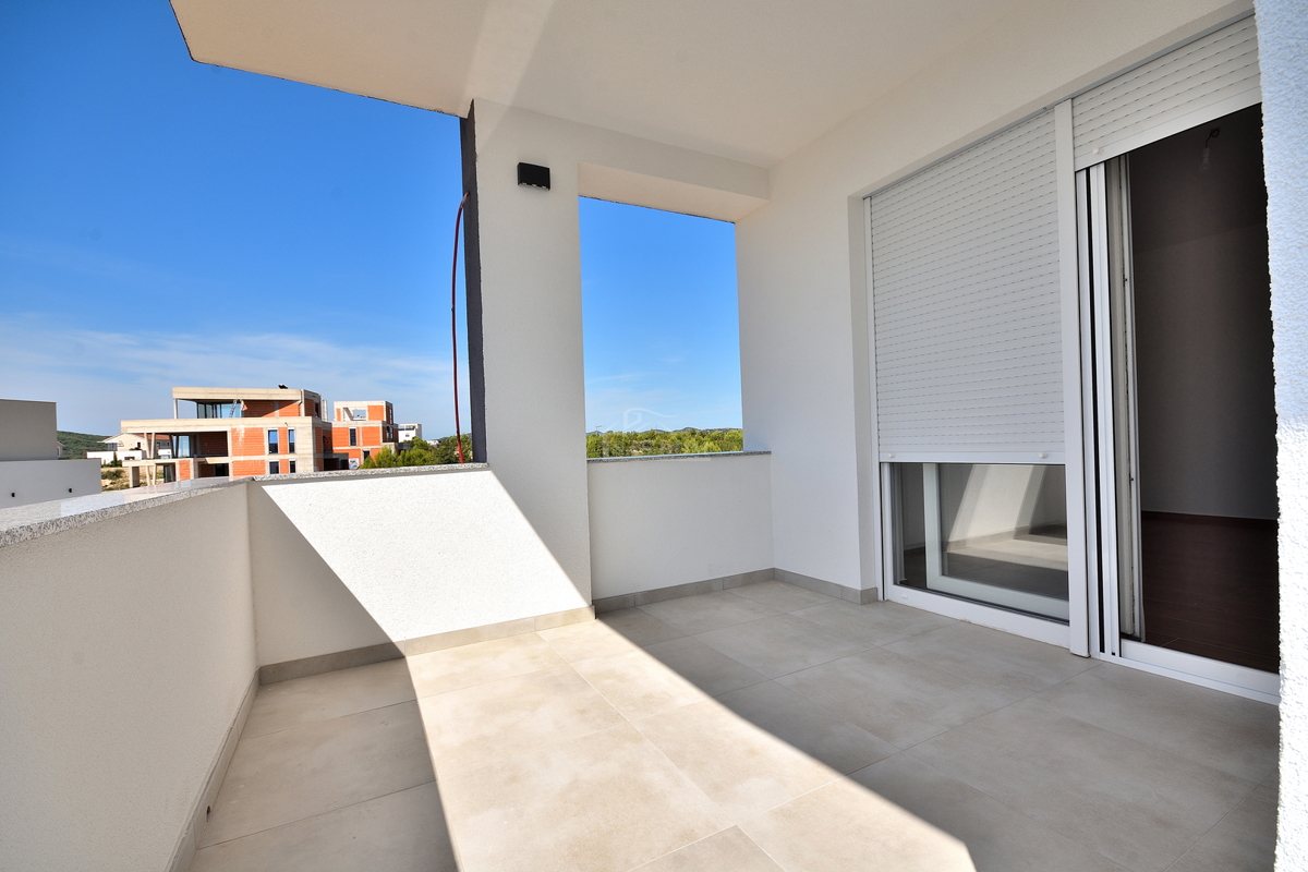 Dvosobno stanovanje v prvem nadstropju z razgledom na morje