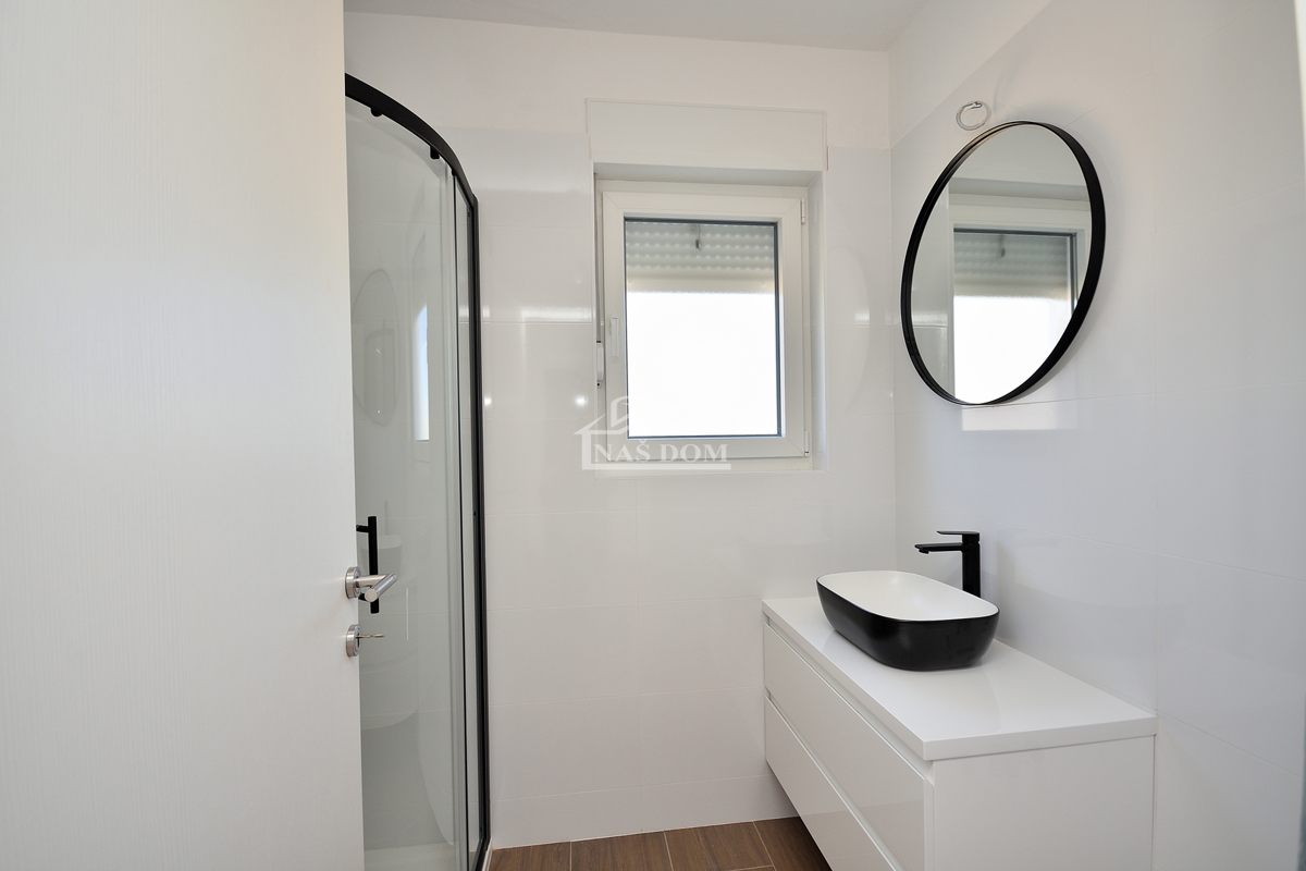 Dvosobno stanovanje v prvem nadstropju z razgledom na morje