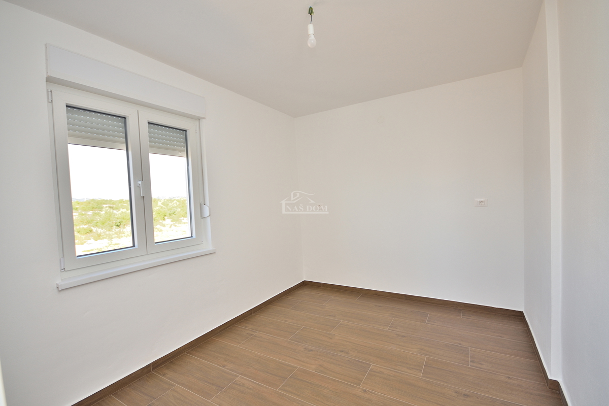 Dvosobno stanovanje v prvem nadstropju z razgledom na morje