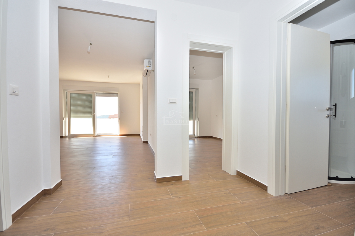 Dvosobno stanovanje v prvem nadstropju z razgledom na morje