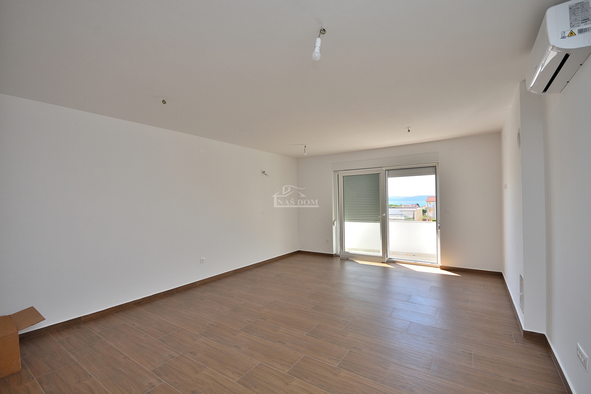 Dvosobno stanovanje v prvem nadstropju z razgledom na morje