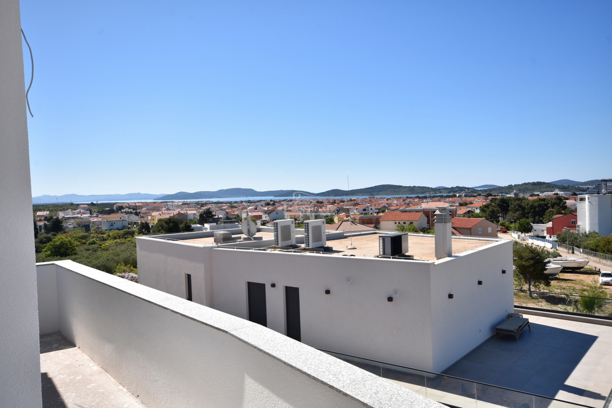 Dvosobno stanovanje v prvem nadstropju z razgledom na morje