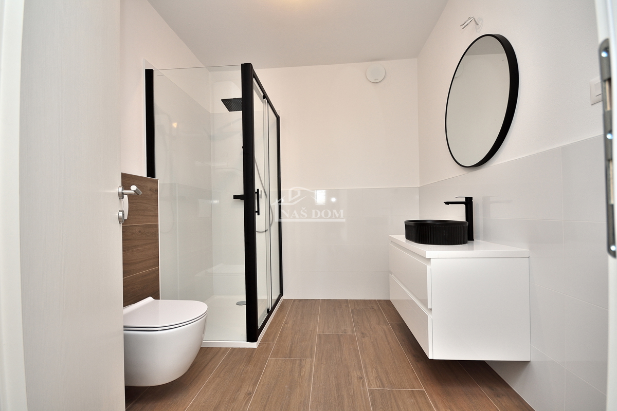 Dvosobno stanovanje v prvem nadstropju z razgledom na morje