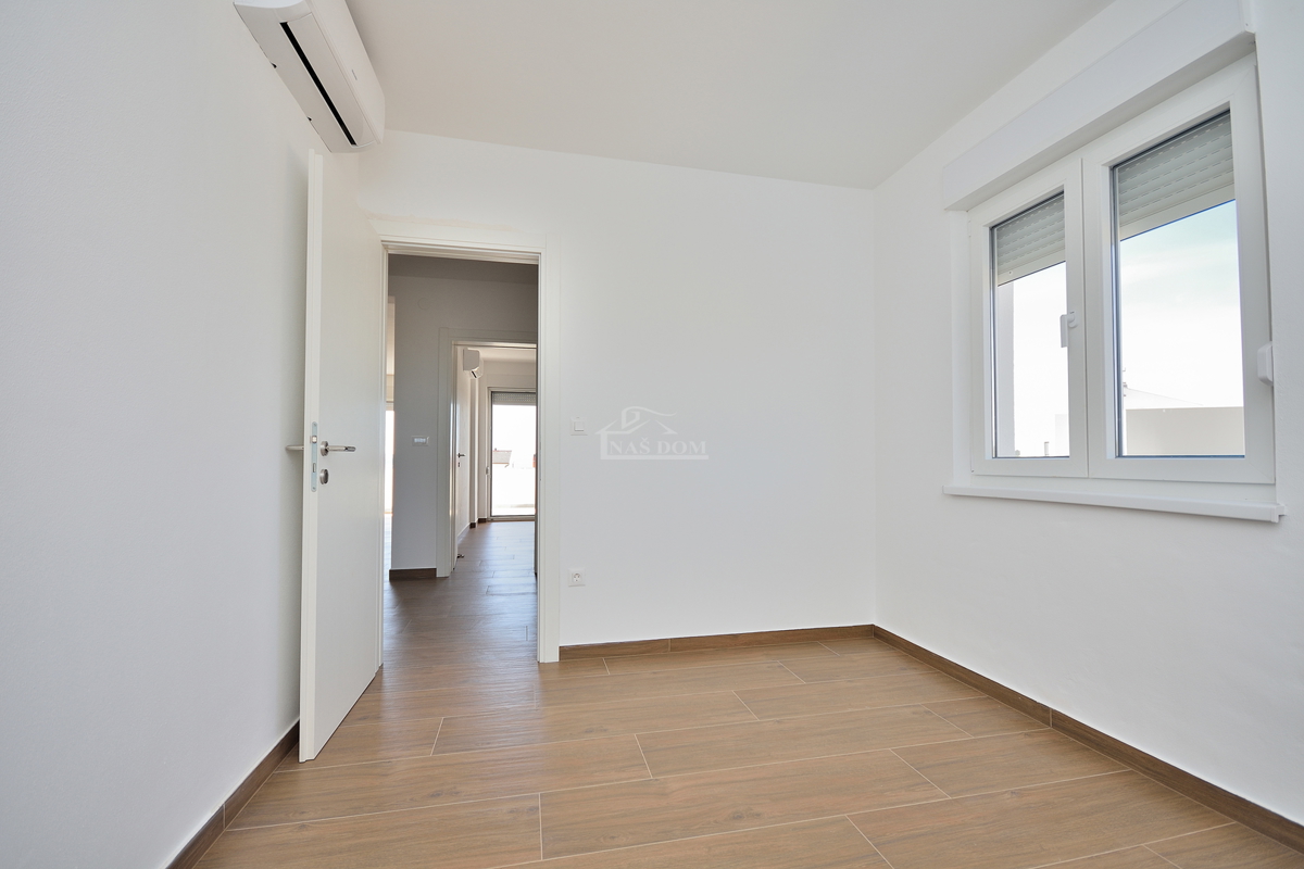 Dvosobno stanovanje v prvem nadstropju z razgledom na morje