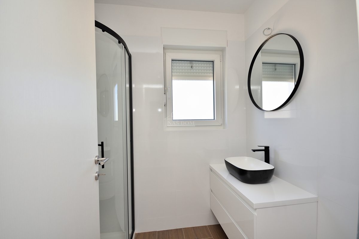 Dvosobno stanovanje v prvem nadstropju z razgledom na morje