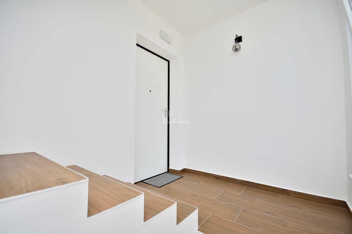 Dvosobno stanovanje v prvem nadstropju z razgledom na morje