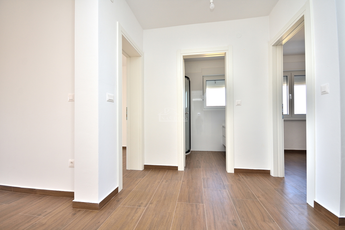 Dvosobno stanovanje v prvem nadstropju z razgledom na morje