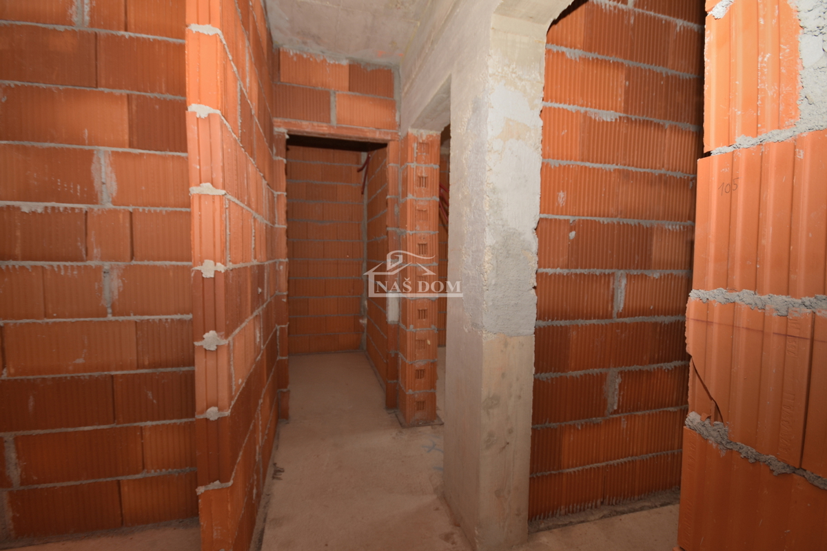 Brodarica - Stanovanje S2 v pritličju z 130 m2 vrta