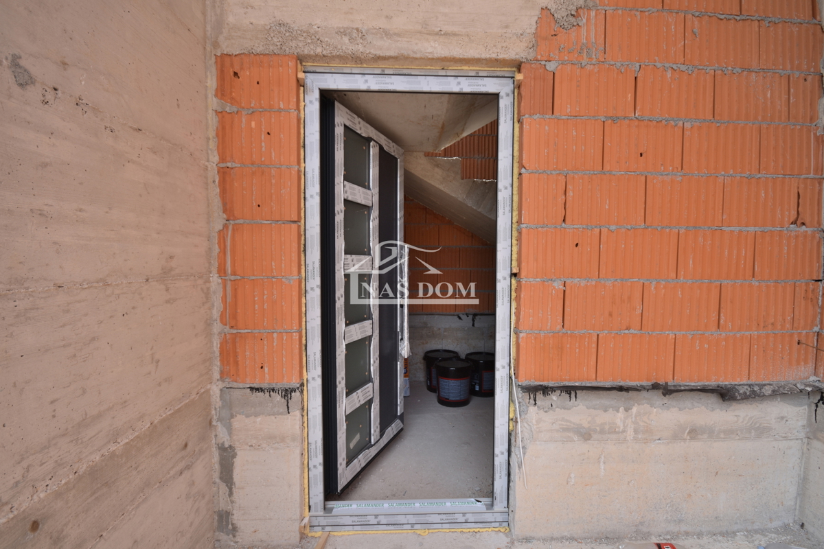 Brodarica - Stanovanje S2 v pritličju z 130 m2 vrta
