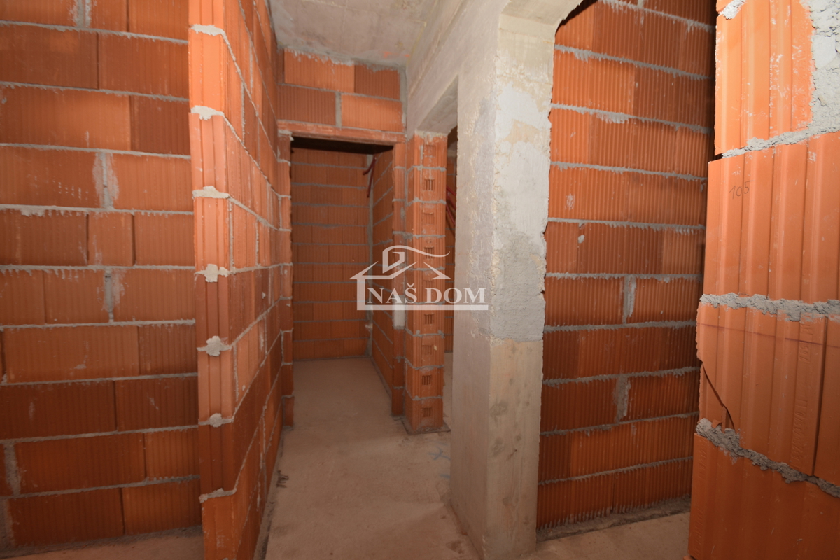 Brodarica - Stanovanje S2 v pritličju z 130 m2 vrta