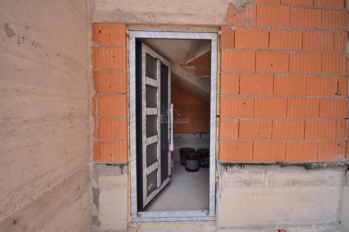 Brodarica - Stanovanje S2 v pritličju z 130 m2 vrta