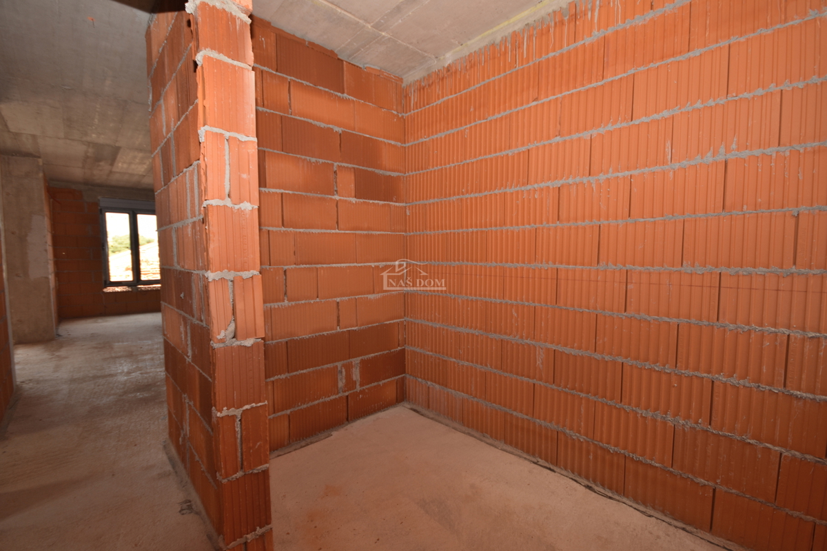 Brodarica - Stanovanje S2 v pritličju z 130 m2 vrta