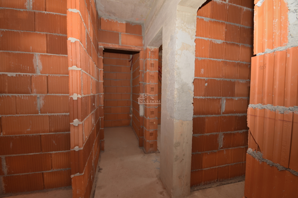 Brodarica - Stanovanje S2 v pritličju z 130 m2 vrta