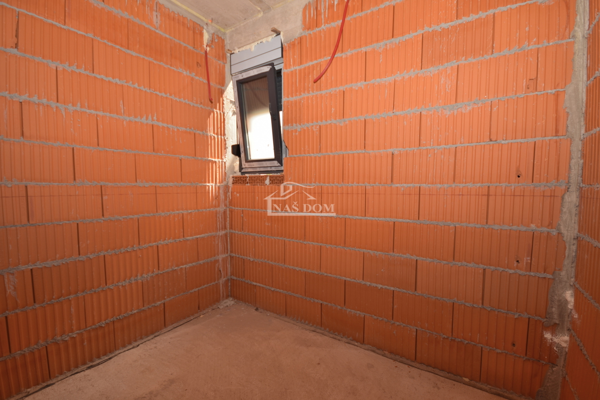 Brodarica - Stanovanje S2 v pritličju z 130 m2 vrta