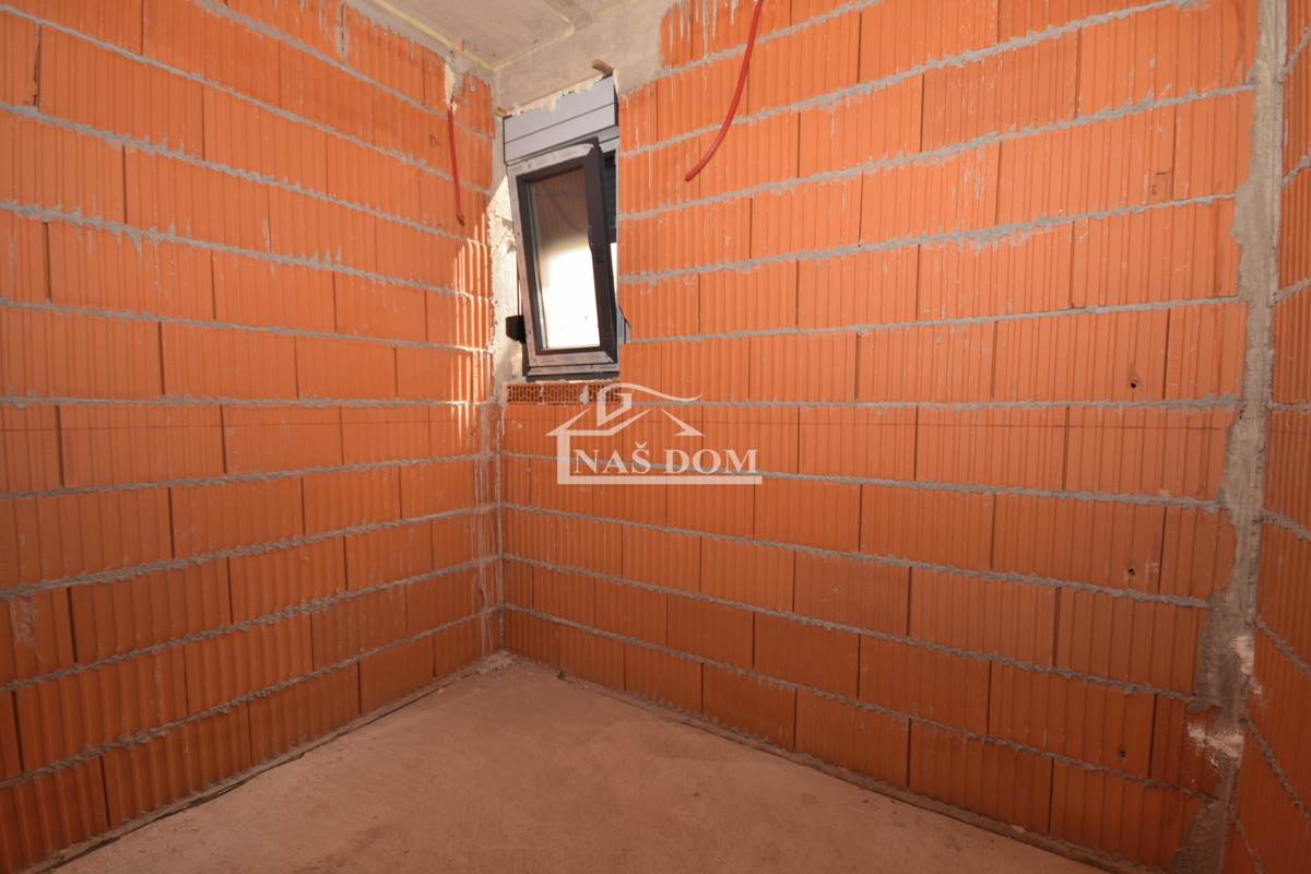 Brodarica - Stanovanje S2 v pritličju z 130 m2 vrta