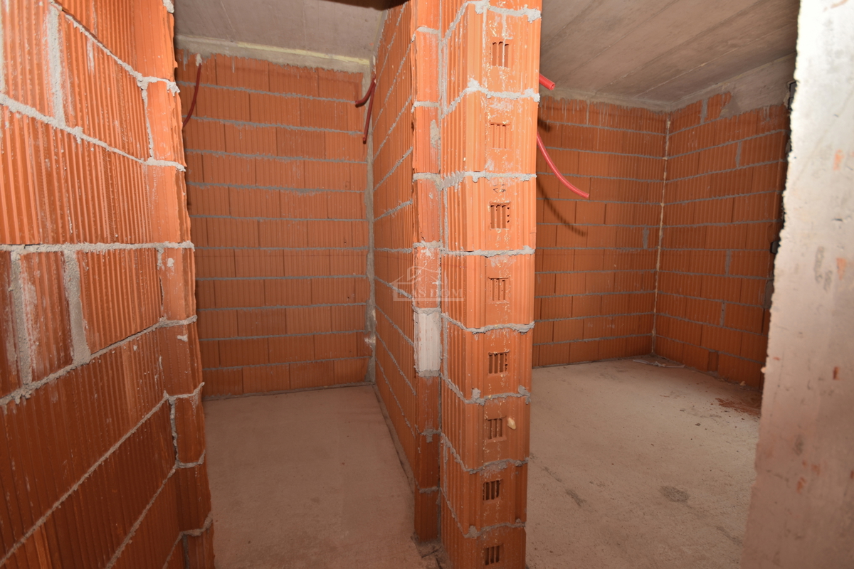 Brodarica - Stanovanje S2 v pritličju z 130 m2 vrta