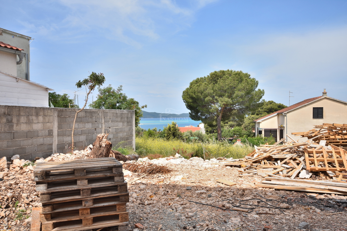 Brodarica - Stanovanje S2 v pritličju z 130 m2 vrta