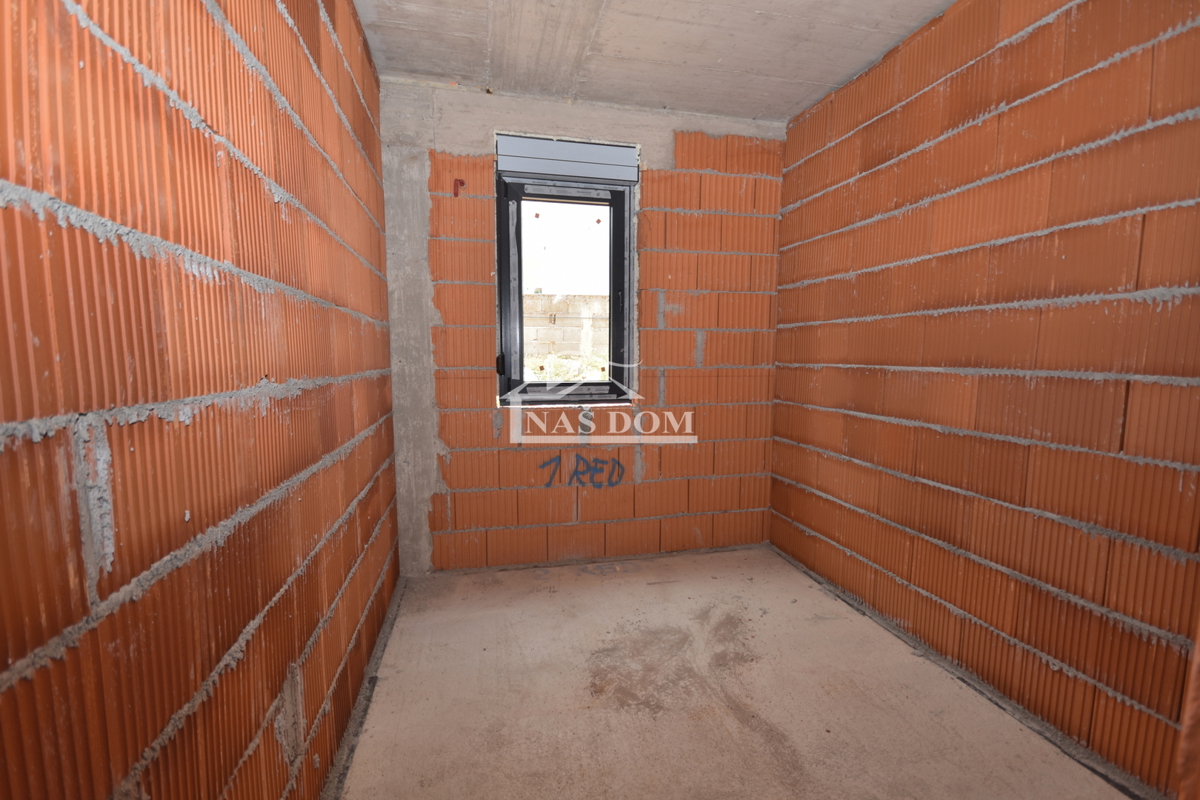 Brodarica - Stanovanje S2 v pritličju z 130 m2 vrta