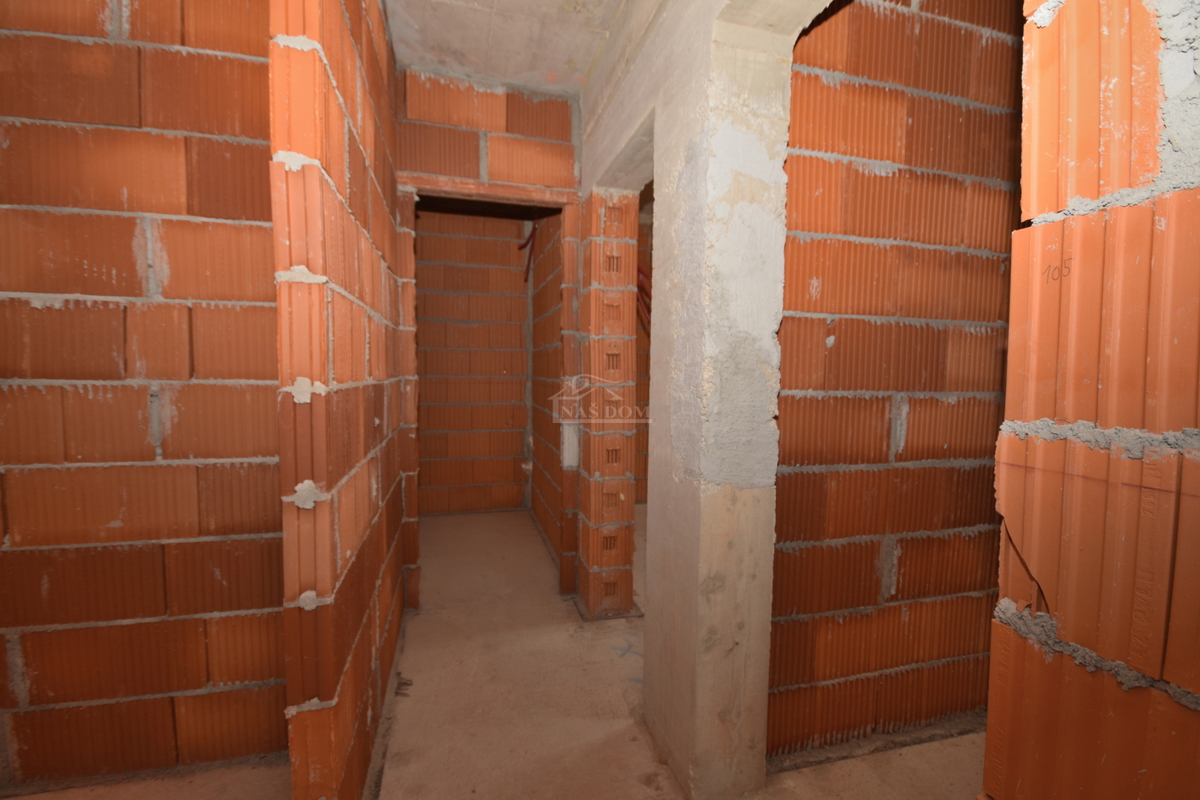 Brodarica - Stanovanje S2 v pritličju z 130 m2 vrta