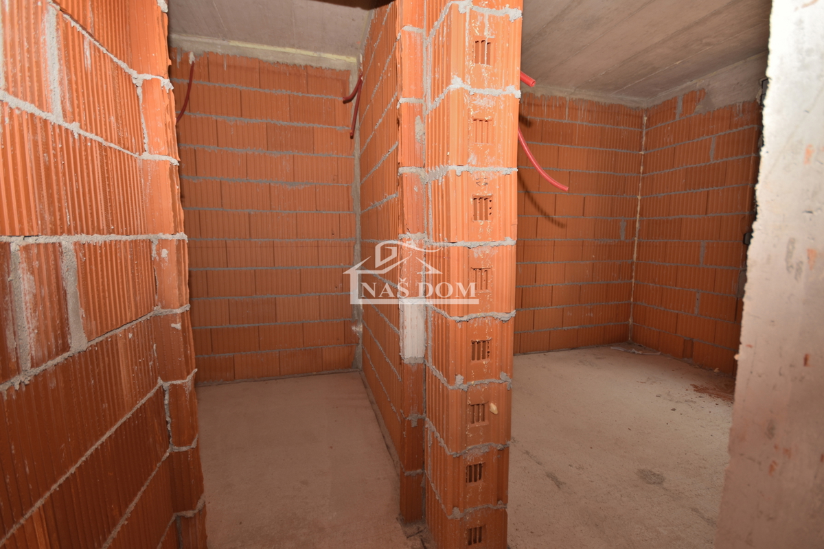 Brodarica - Stanovanje S2 v pritličju z 130 m2 vrta