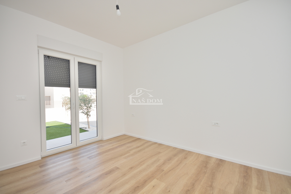 VODICE - Stanovanje S1 z vrtom, 300 m od plaže