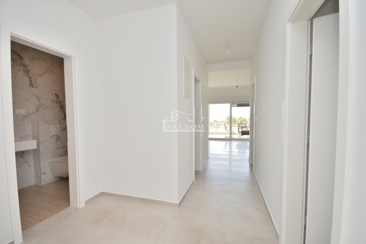 VODICE - Stanovanje S1 z vrtom, 300 m od plaže